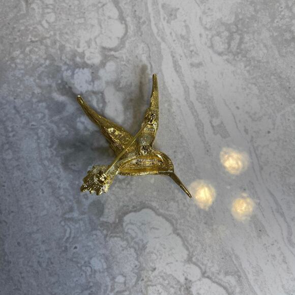 Hummingbird gold toned pin brooch pink eye rhinestone detail - Picture 7 of 12